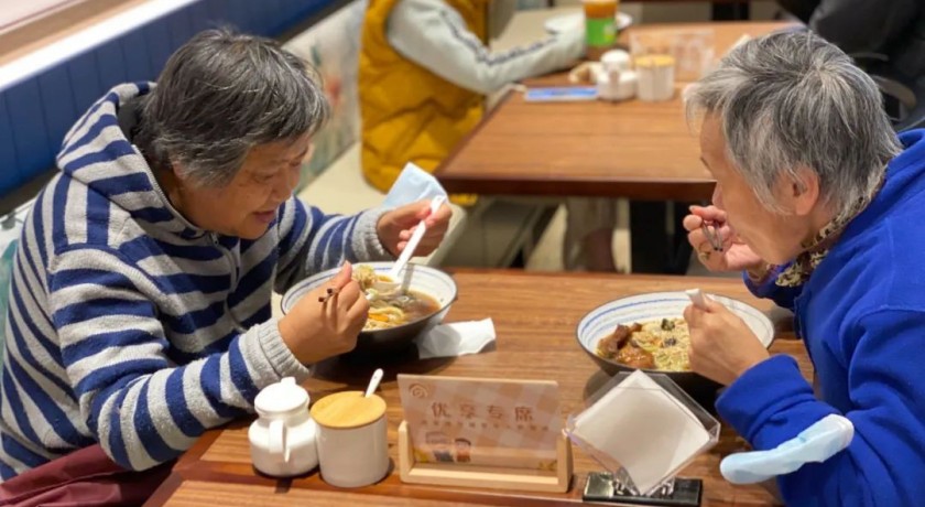 数字化赋能大城养老！浦东周家渡街道的智慧化助餐“全年不打烊”