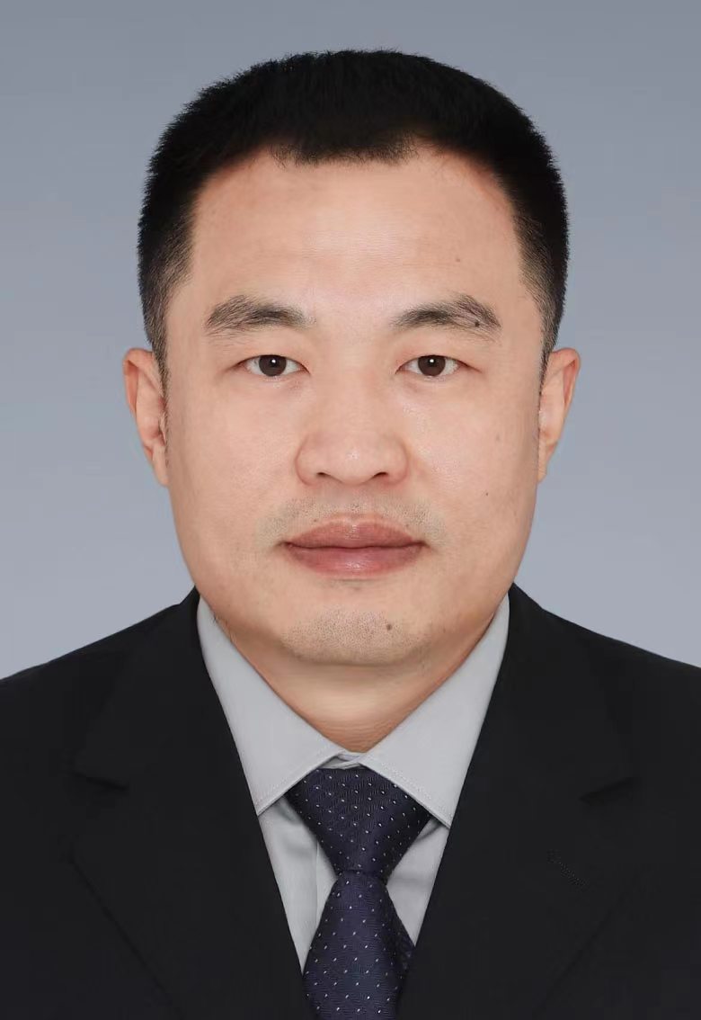 赵 明