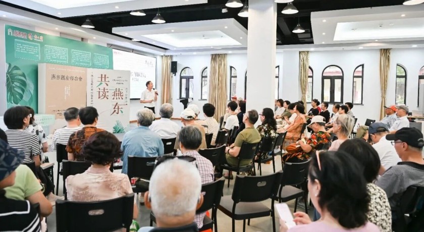 社区食堂的“阅读客厅”：银发与青春在此共沁书香