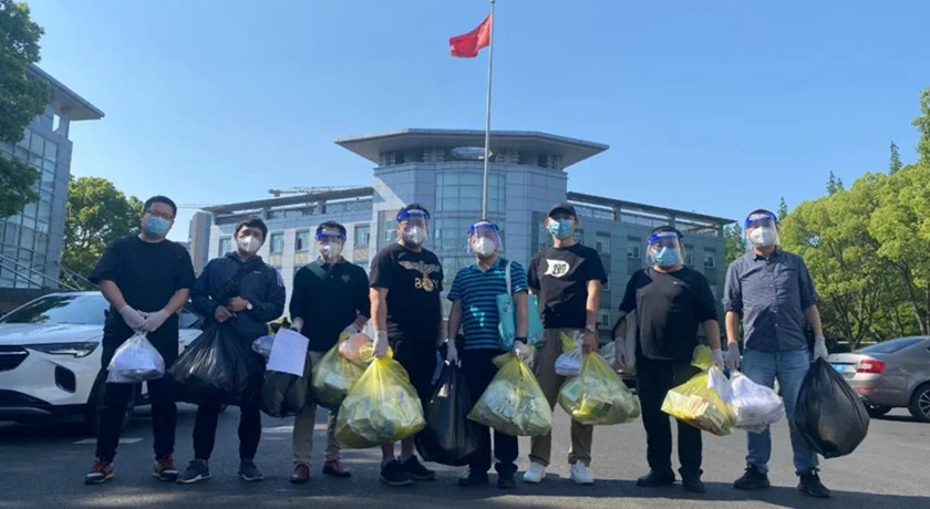 20220509民政守“沪”者｜他们组成“跨区配药组”，解决居民用药难题_副本.jpg
