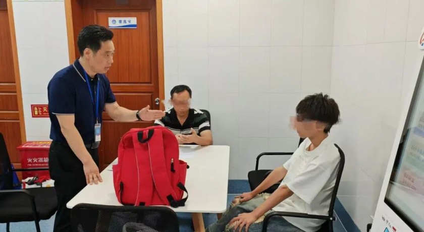 红书包少年的回家路